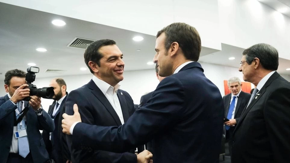 Τα αγγλικά του Αλέξη Τσίπρα και πάλι στο επίκεντρο: «Seven zero» οι διαδηλωτές για τη Μακεδονία (βίντεο)